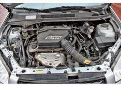 RAV4 с мотором 2,0 л и МКП динамичнее – ускоряется до «сотни» за 10,6 с. Аналогичная версия CR-V, как и Toyota с АКП, – за 10,8 с.
