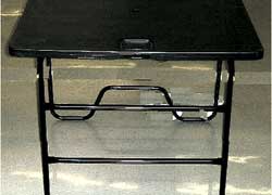 «Фишка» Honda – подпольная крышка ее багажного отделения может служить удобным раскладным столиком. 