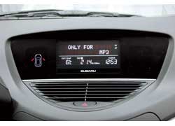В стандарте на Subaru установлен монохромный экран. Цветной дисплей с технологией touch screen предлагается в более дорогой версии. 