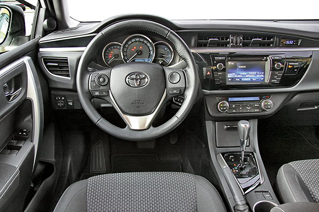 Тест-драйв Toyota Corolla 1.6 CVT
